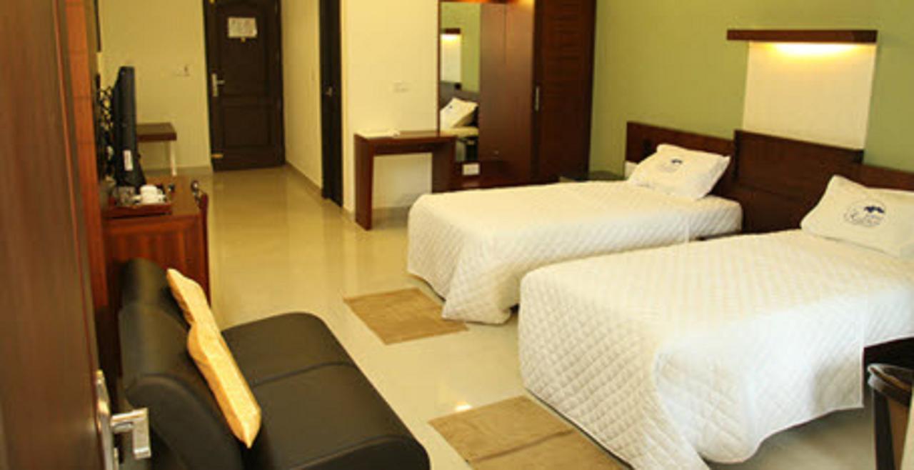 Hotel Soorya Regency Малапурам Екстериор снимка